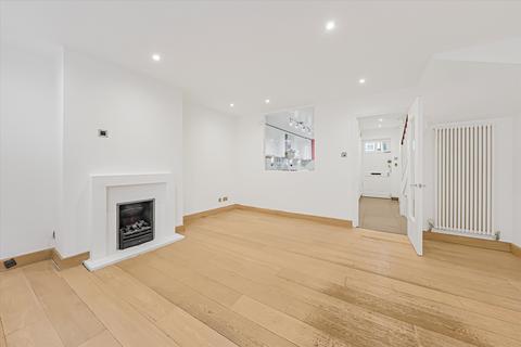 4 bedroom flat to rent, Byron Mews, London, NW3