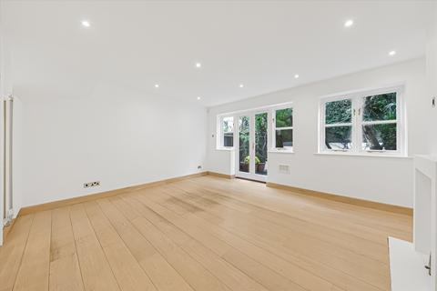 4 bedroom flat to rent, Byron Mews, London, NW3