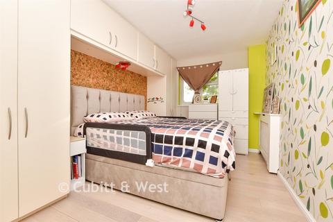 40 Shearing Drive, Carshalton, SM5 1BL