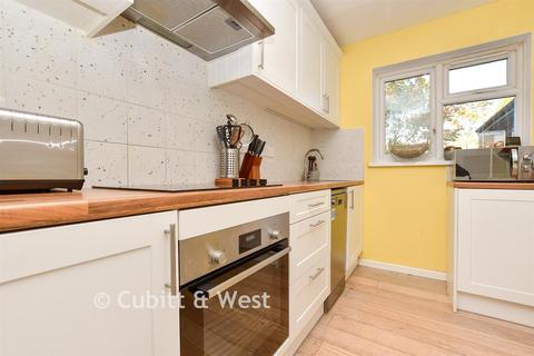 40 Shearing Drive, Carshalton, SM5 1BL