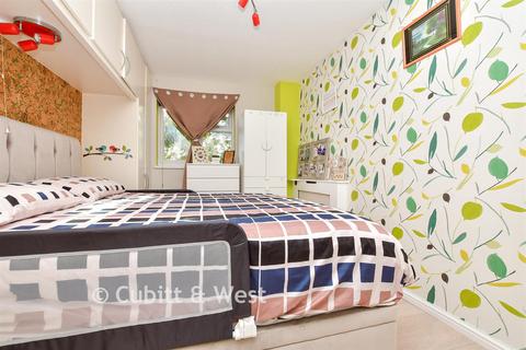 40 Shearing Drive, Carshalton, SM5 1BL