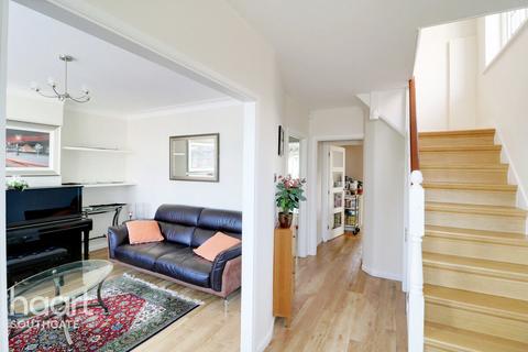 undefined, Shamrock Way, London