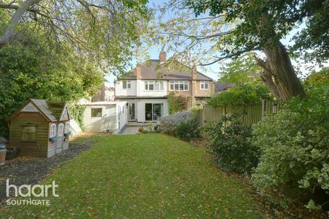 3 bedroom semi-detached house for sale, Shamrock Way, London
