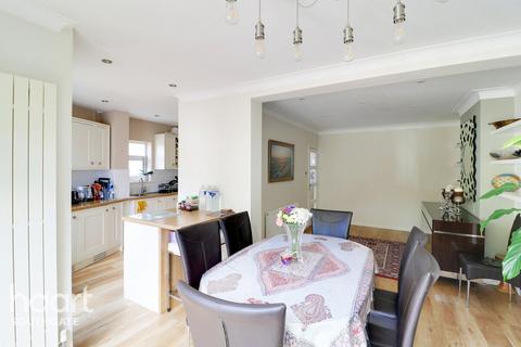 3 bedroom semi-detached house for sale, Shamrock Way, London