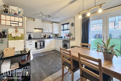 3 bedroom terraced house for sale, Banks Way, Catcliffe