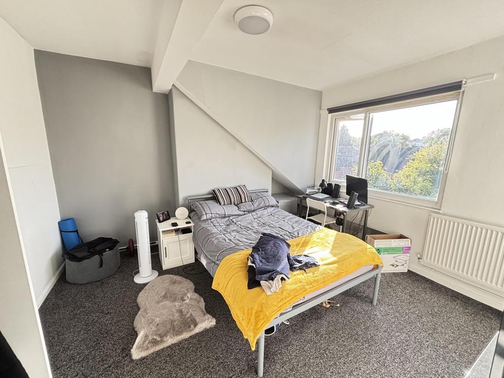 Bright and welcoming double bedroom with a larg...
