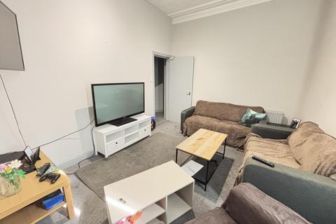 4 bedroom flat to rent, St Michaels Road, Leeds LS6