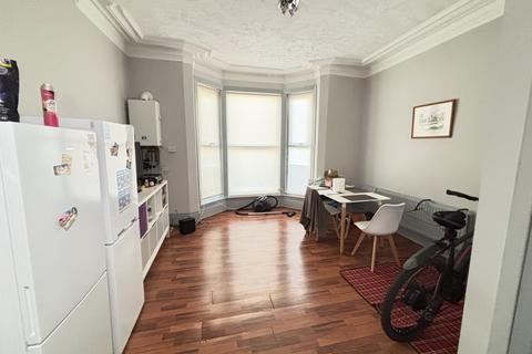 4 bedroom flat to rent, St Michaels Road, Leeds LS6