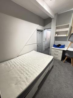 4 bedroom flat to rent, St Michaels Road, Leeds LS6