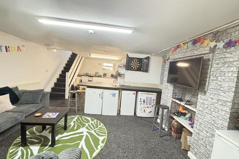 6 bedroom house to rent, Cliff Mount, Leeds LS6