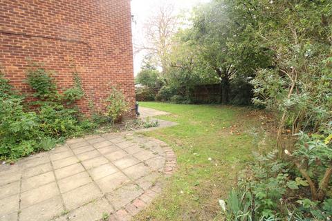 14 Mapleton Close, Bromley, BR2 9DU