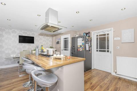 undefined, Champs Sur Marne, Bristol BS32