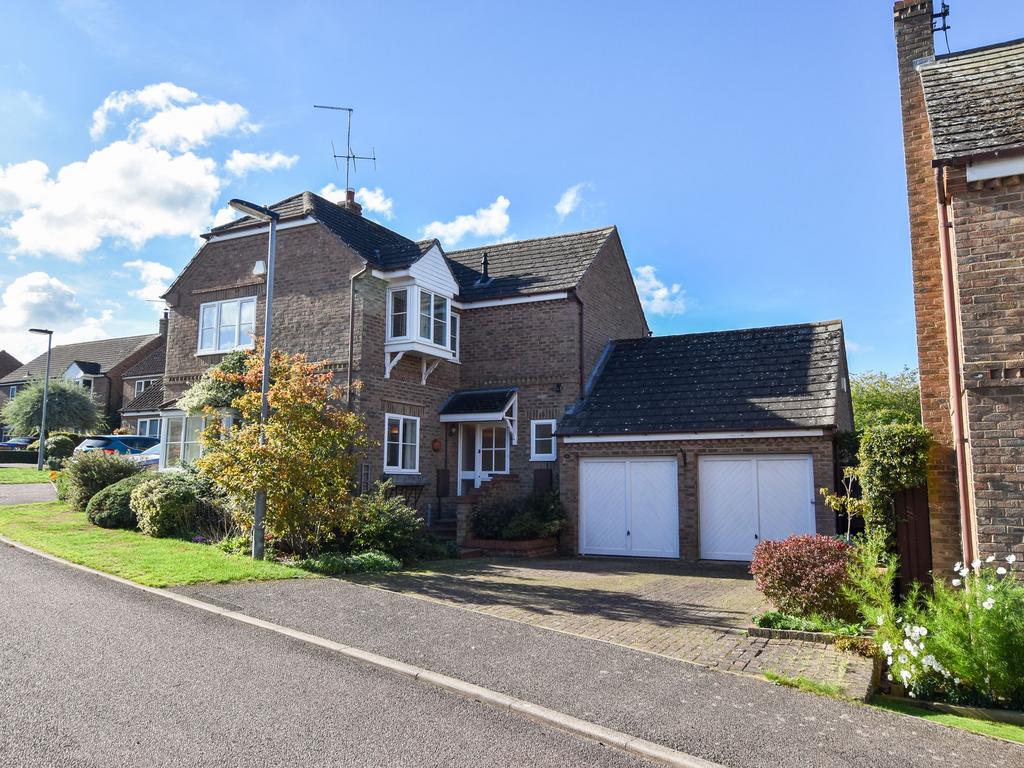 16 Badgers Close