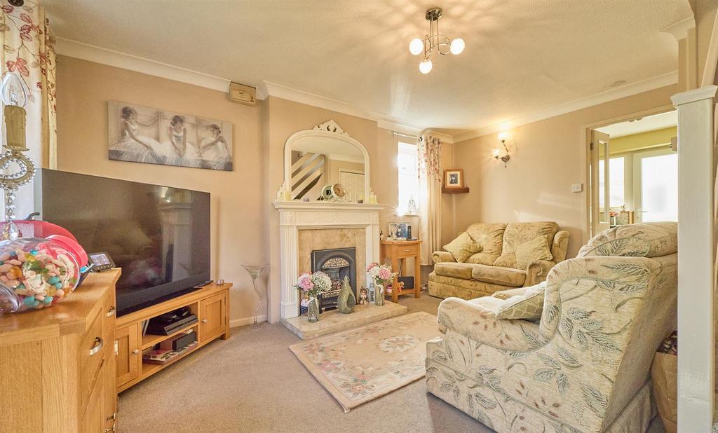 Lounge to front
