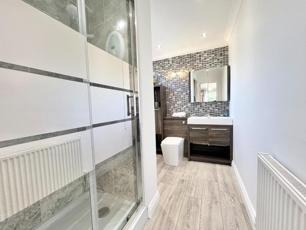 First floor bedroom en-suite