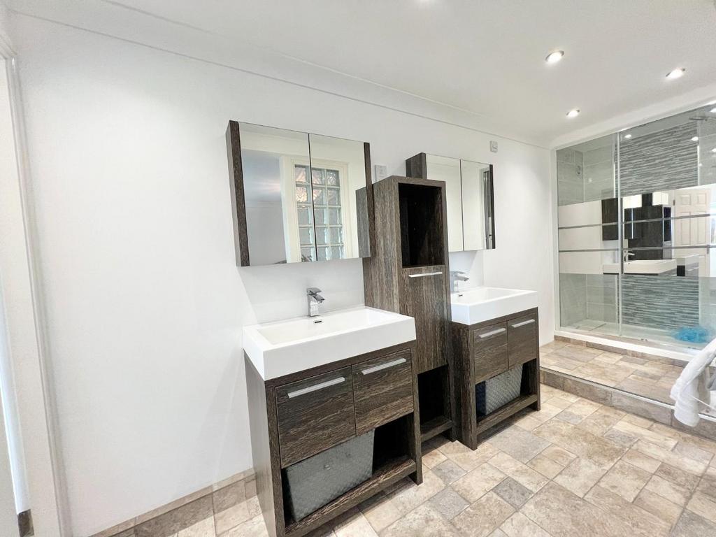 Ground floor bedroom en-suite