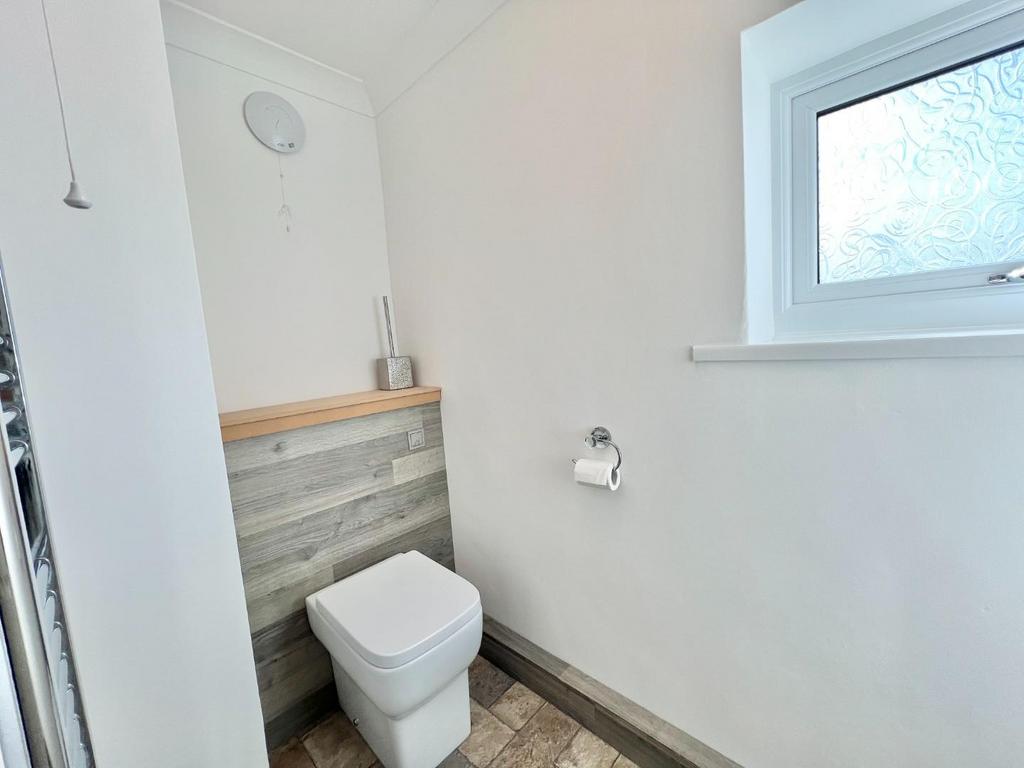 Ground floor bedroom en-suite