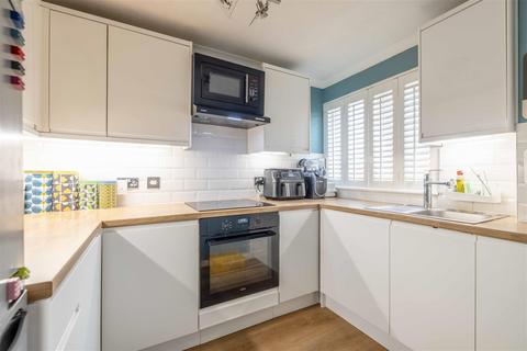 37 Burnham Close, Windsor, SL4 4PN