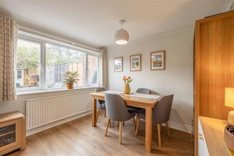 37 Burnham Close, Windsor, SL4 4PN