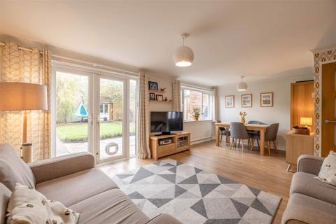 37 Burnham Close, Windsor, SL4 4PN