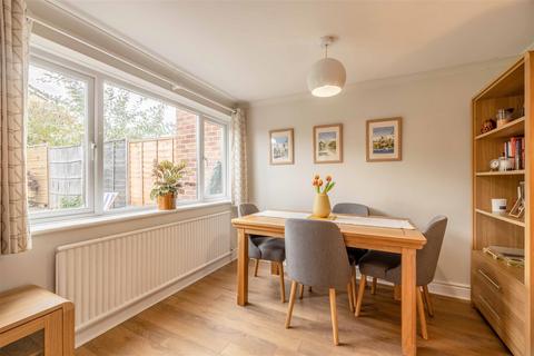 37 Burnham Close, Windsor, SL4 4PN
