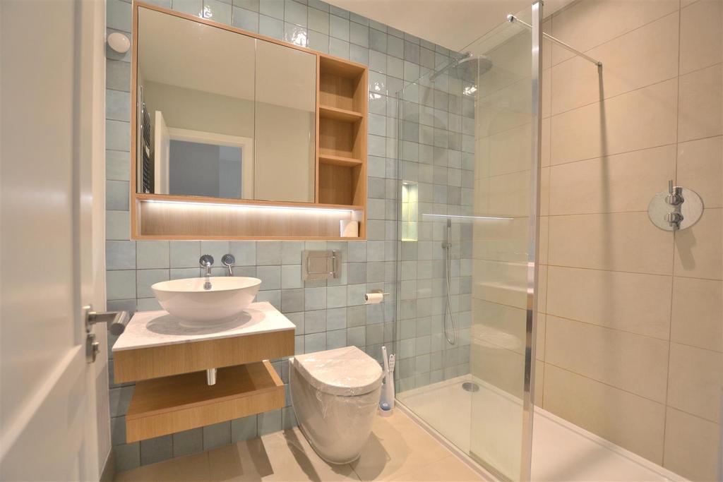 Ensuite.JPG