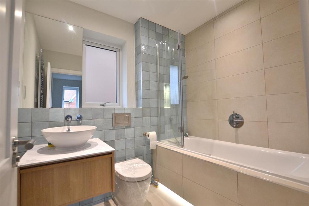 Family Bathroom.JPG