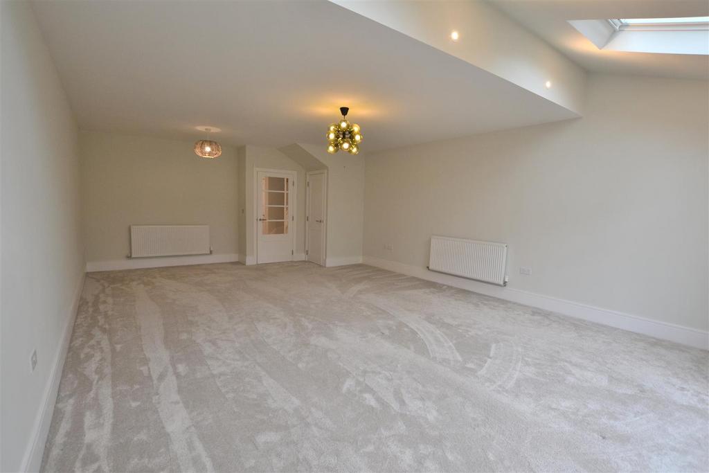 Livingroom 2 .JPG