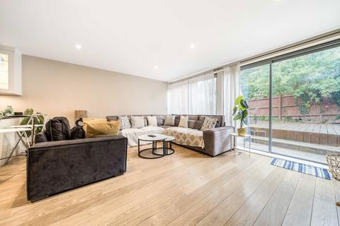 undefined, Savoy Mews, London SW9