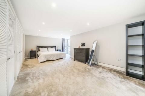 undefined, Savoy Mews, London SW9