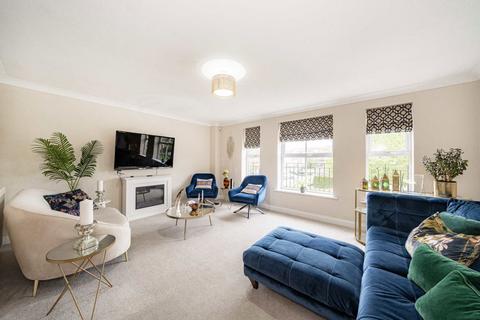 5 bedroom house to rent, Bowater Gardens, Sunbury-On-Thames TW16