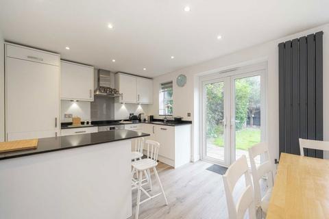 5 bedroom house to rent, Bowater Gardens, Sunbury-On-Thames TW16
