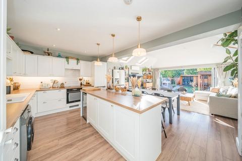 4 bedroom semi-detached house for sale, Arnold Crescent, Isleworth TW7