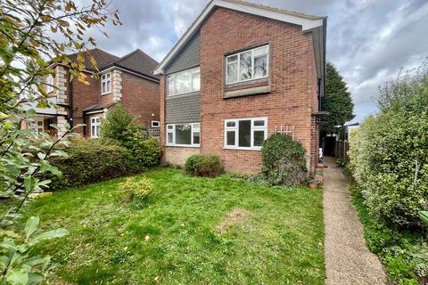 2 bedroom ground floor maisonette to rent, Chattern Hill, Ashford TW15