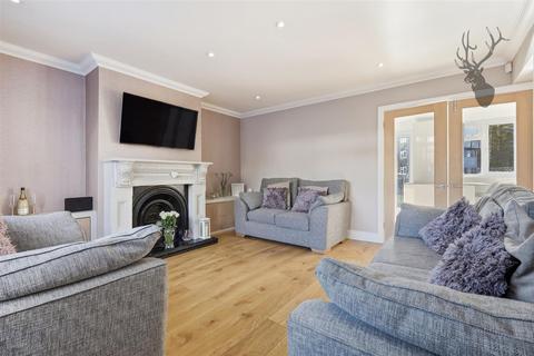 4 bedroom semi-detached house for sale, Cascade Close, Buckhurst Hill IG9