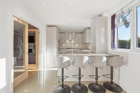 4 bedroom semi-detached house for sale, Cascade Close, Buckhurst Hill IG9