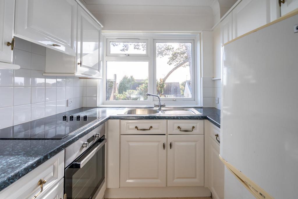 Kitchen 2.jpg