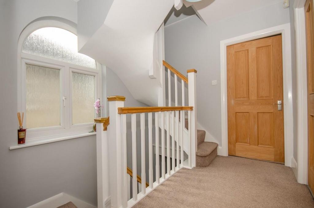 First floor landing pic 2.jpg