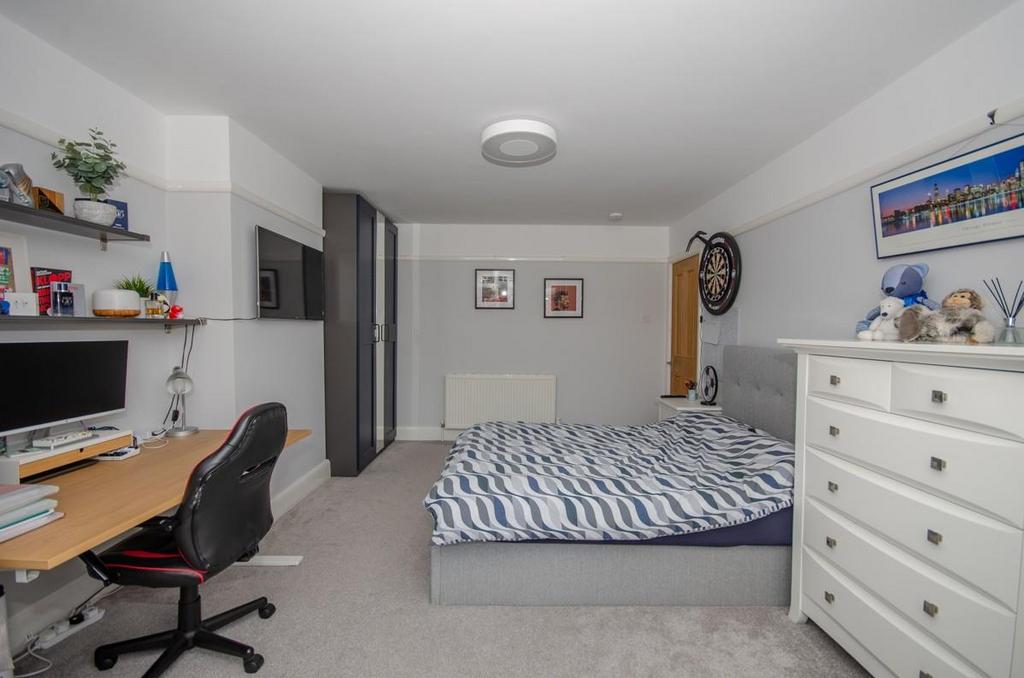 Bedroom two pic 2.jpg