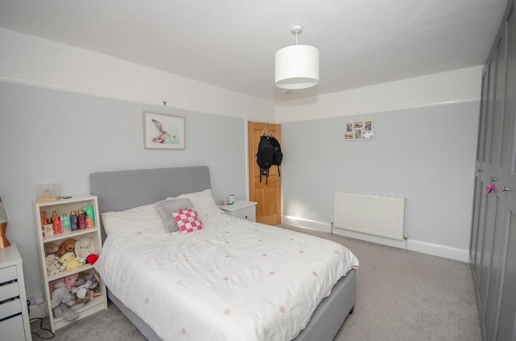 Bedroom three pic 2.jpg