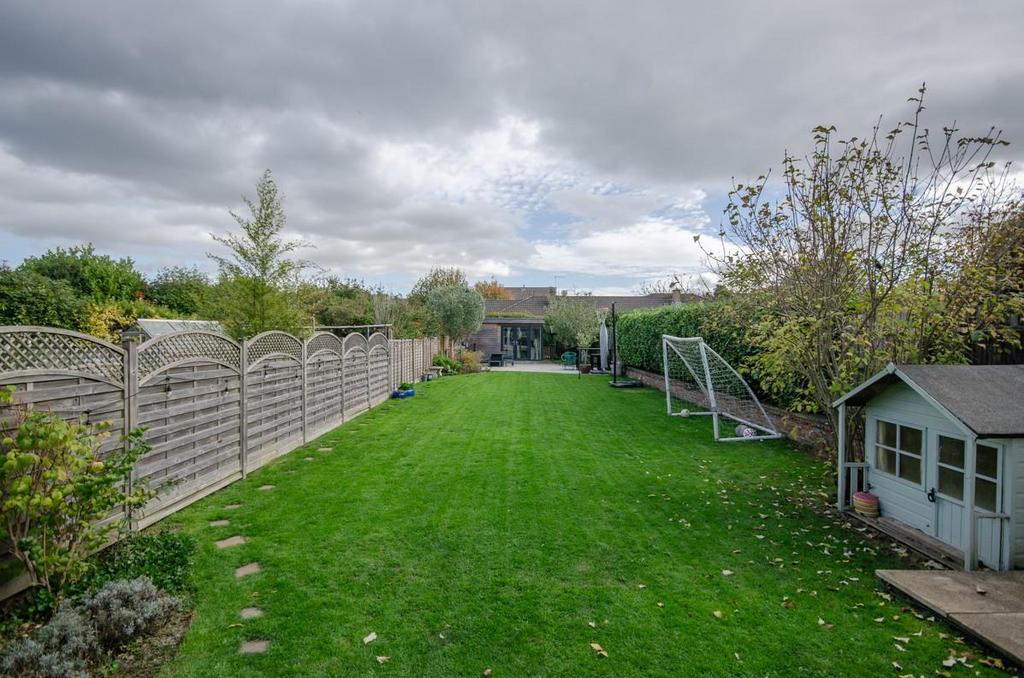Rear garden pic 3.jpg