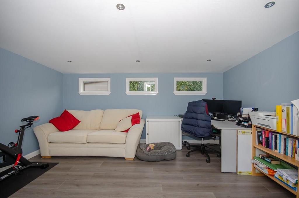 Garden lodge interior.jpg