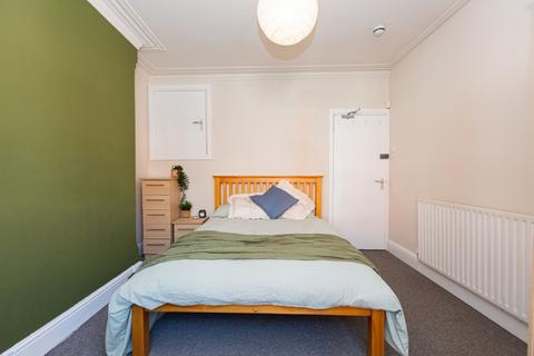 5 bedroom detached house to rent, Charnwood Grove, West Bridgford NG2