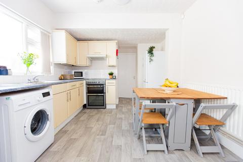 3 bedroom flat to rent, South Road, West Bridgford NG2