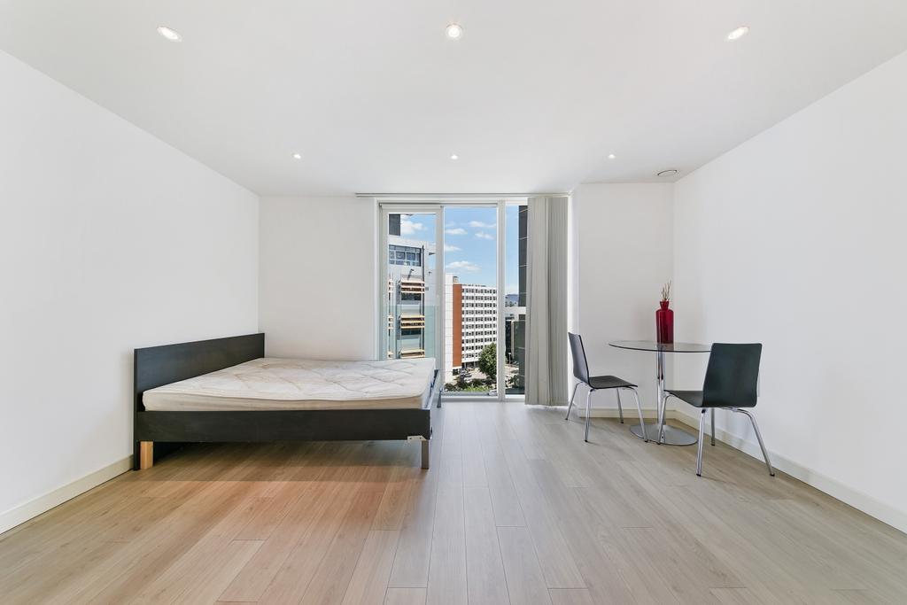 Apartment in Croydon - View 3