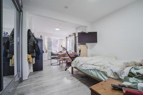 undefined, Coronation Road, Hayes UB3