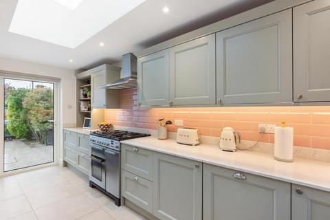 4 bedroom end of terrace house for sale, Isleworth TW7