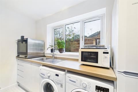 16 Picket Post Close, Bracknell, RG12 9FG