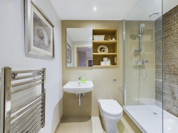 Davidson Frost-Wellings, DFW, Attlee Court, En Sui