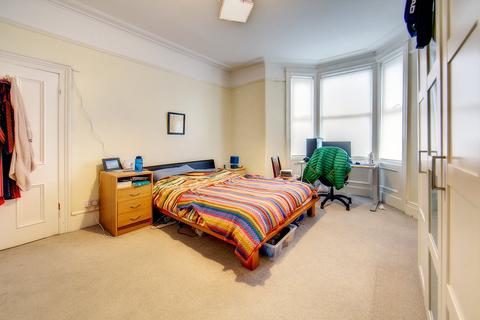 2 bedroom flat to rent, Oakland Road, West Jesmond,